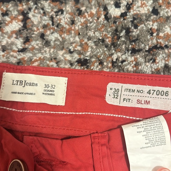 Red pants - Picture 2 of 3